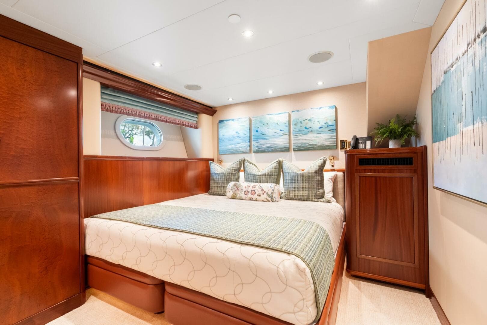 2010 Westport Superyacht