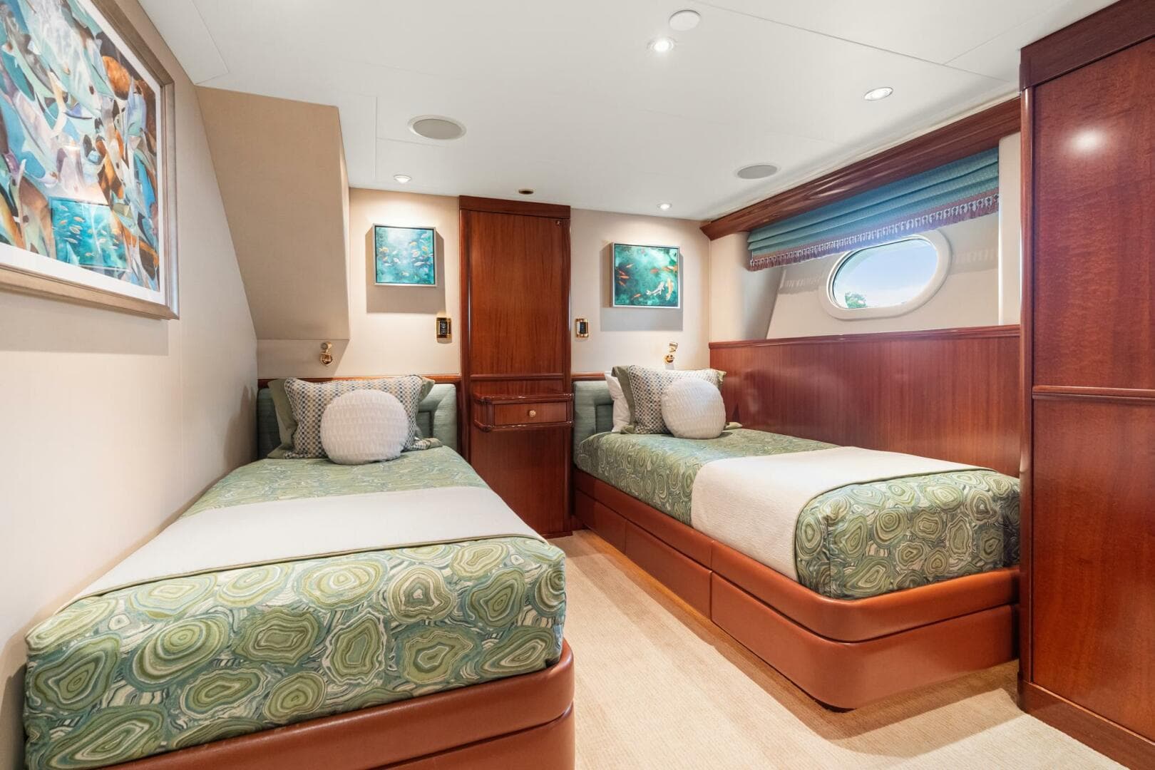 2010 Westport Superyacht