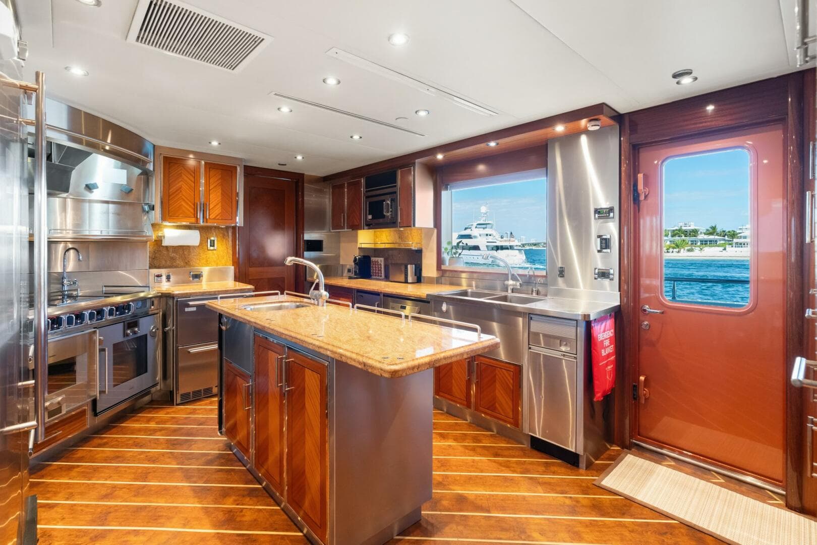 2010 Westport Superyacht