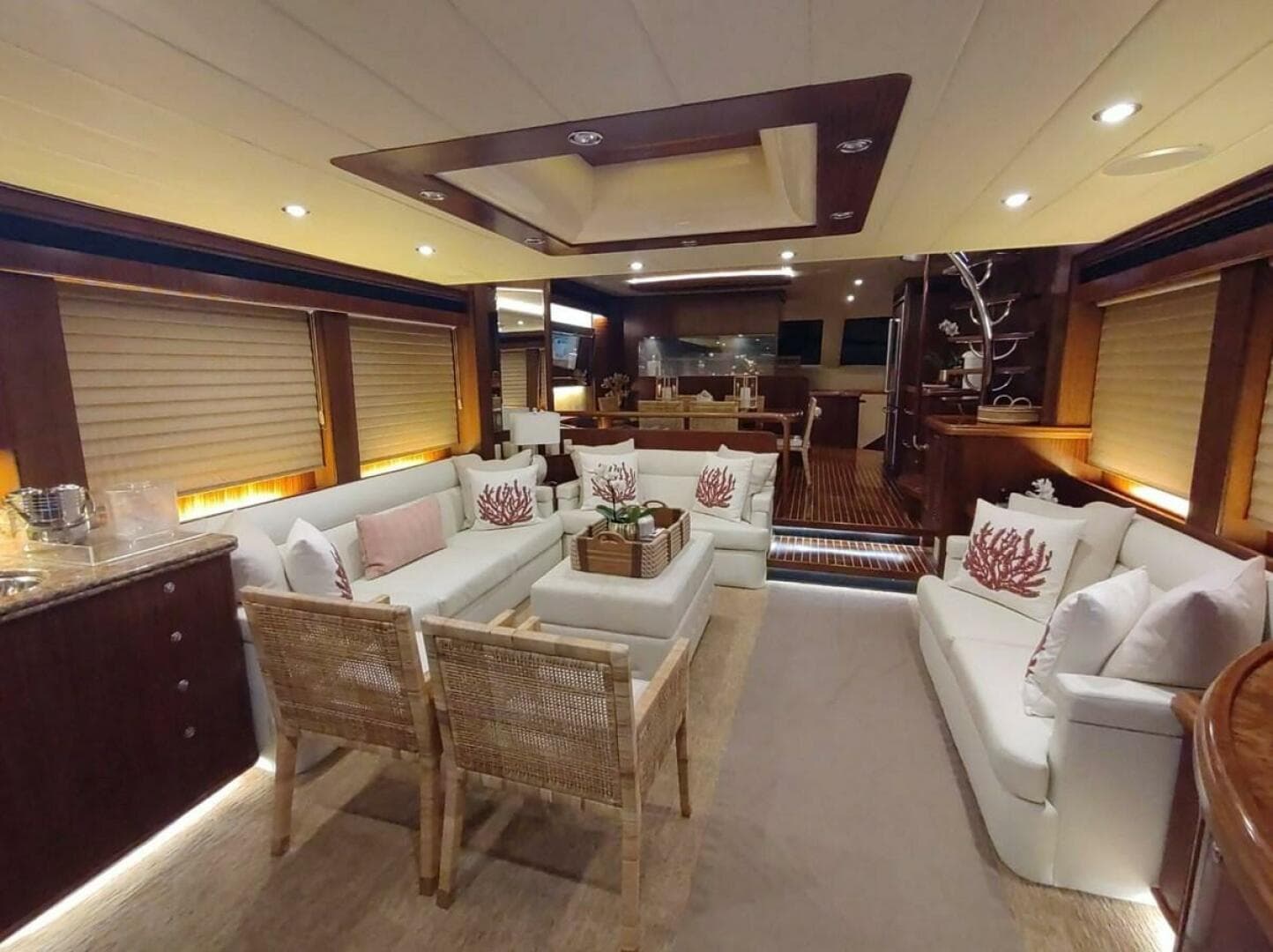 2010 Horizon Enclosed Pilothouse
