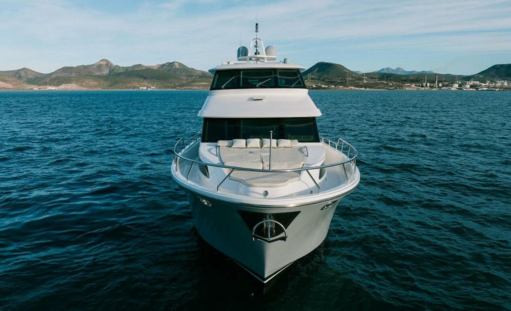 2010 Horizon Enclosed Pilothouse