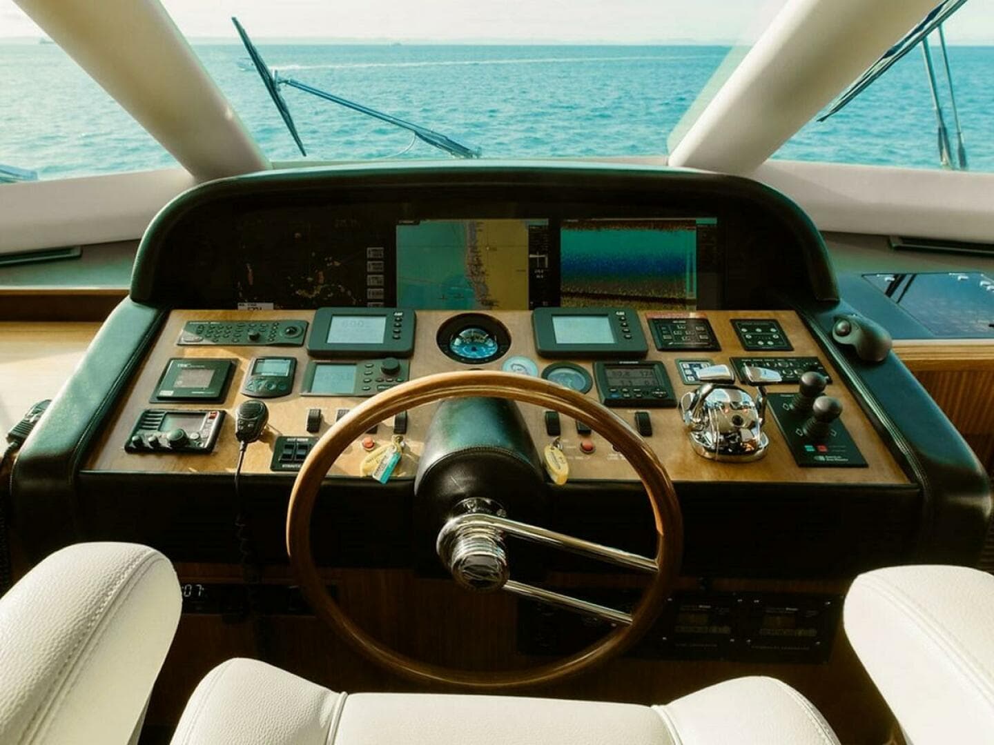 2010 Horizon Enclosed Pilothouse