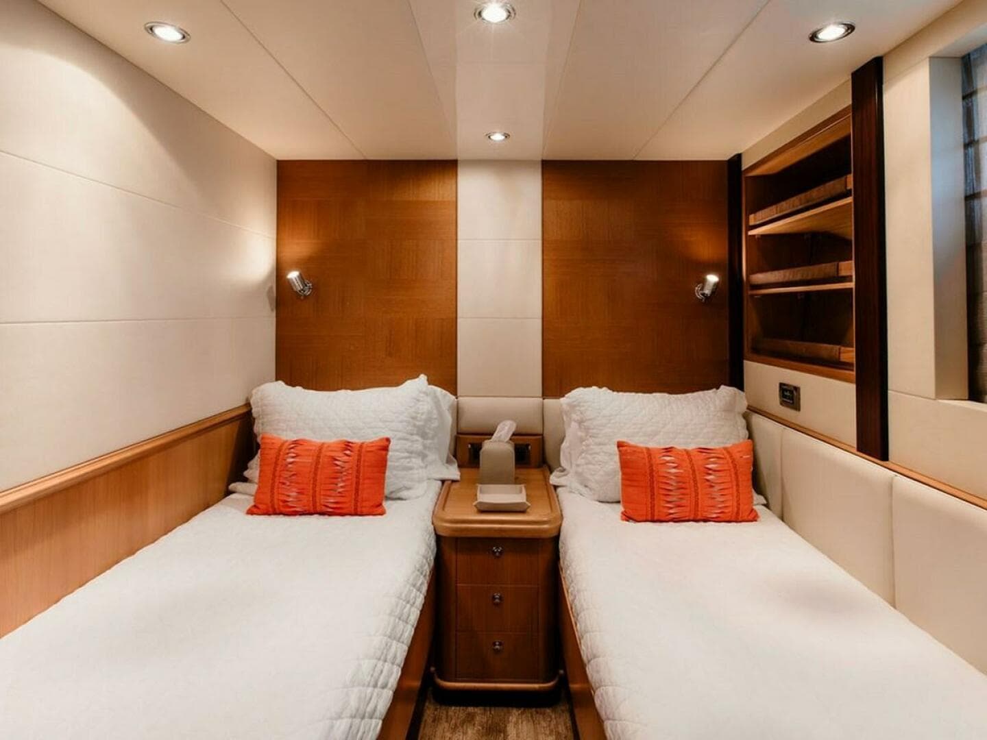 2010 Horizon Enclosed Pilothouse