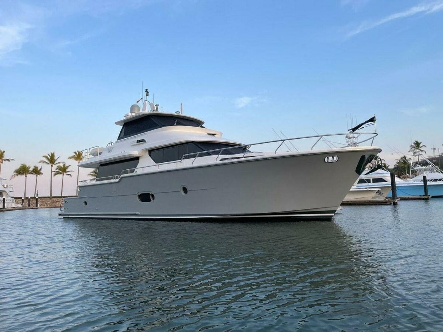 2010 Horizon Enclosed Pilothouse