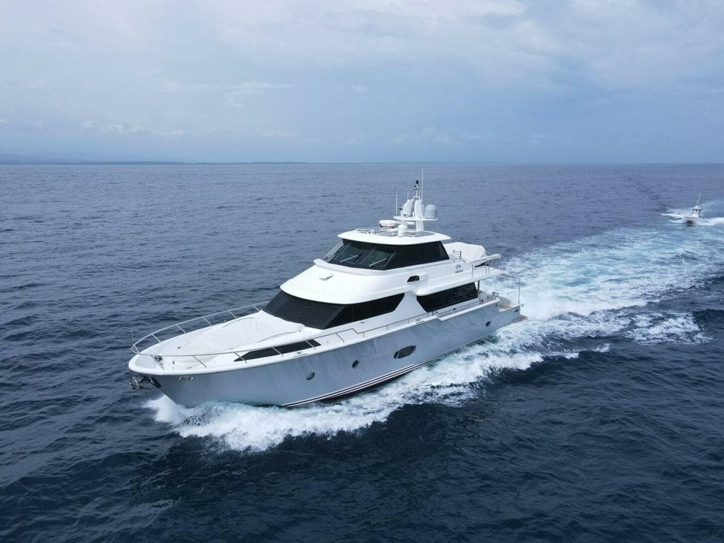 2010 Horizon Enclosed Pilothouse