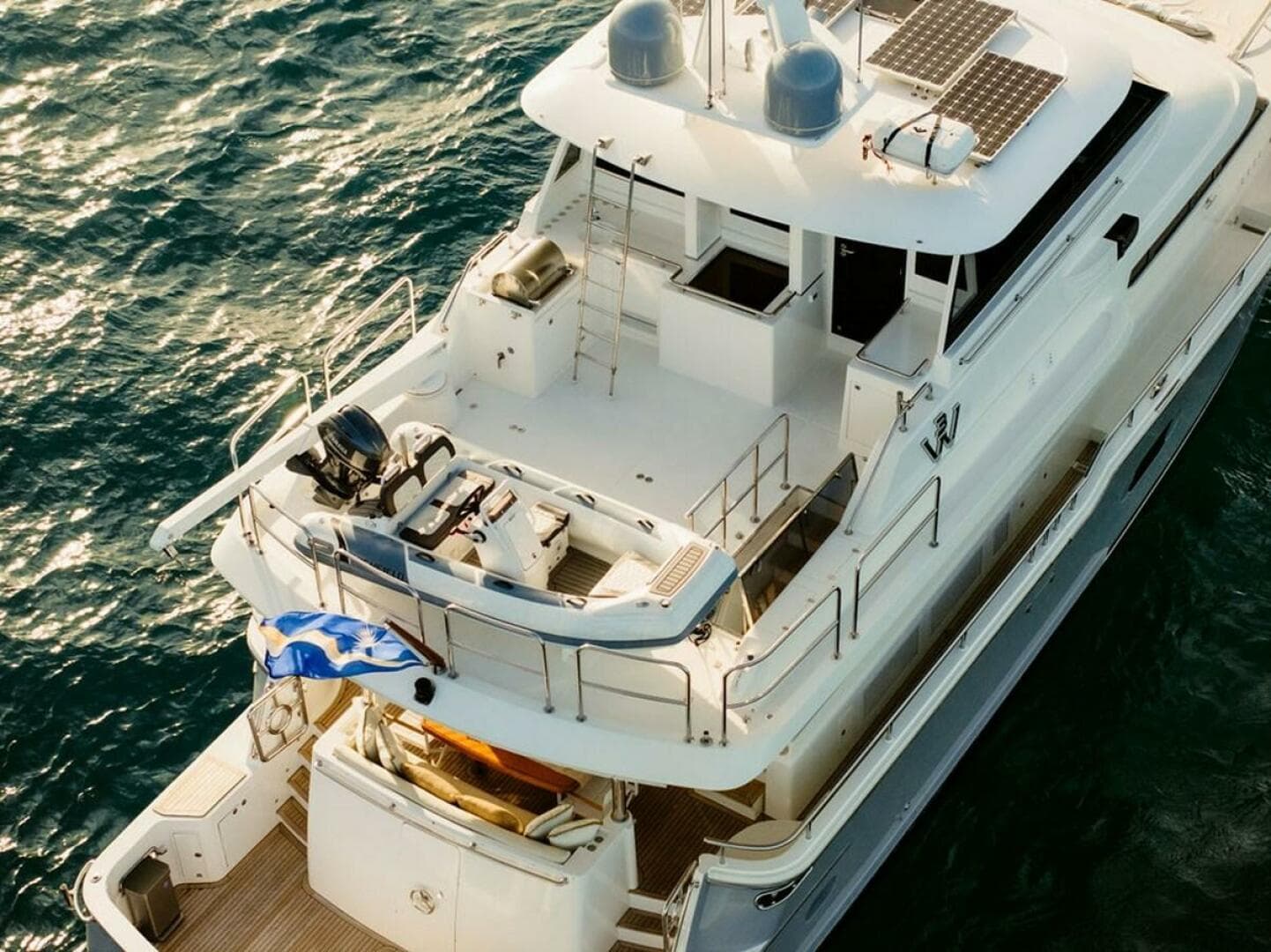 2010 Horizon Enclosed Pilothouse