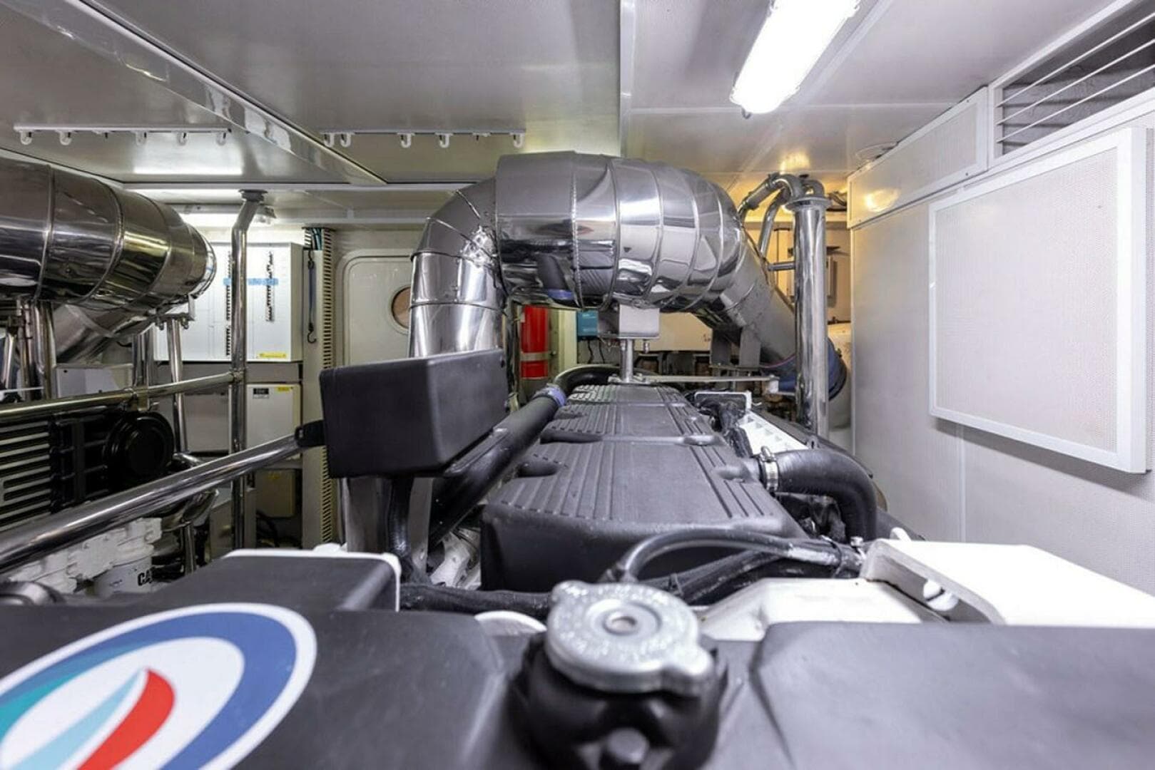 2010 Horizon Enclosed Pilothouse