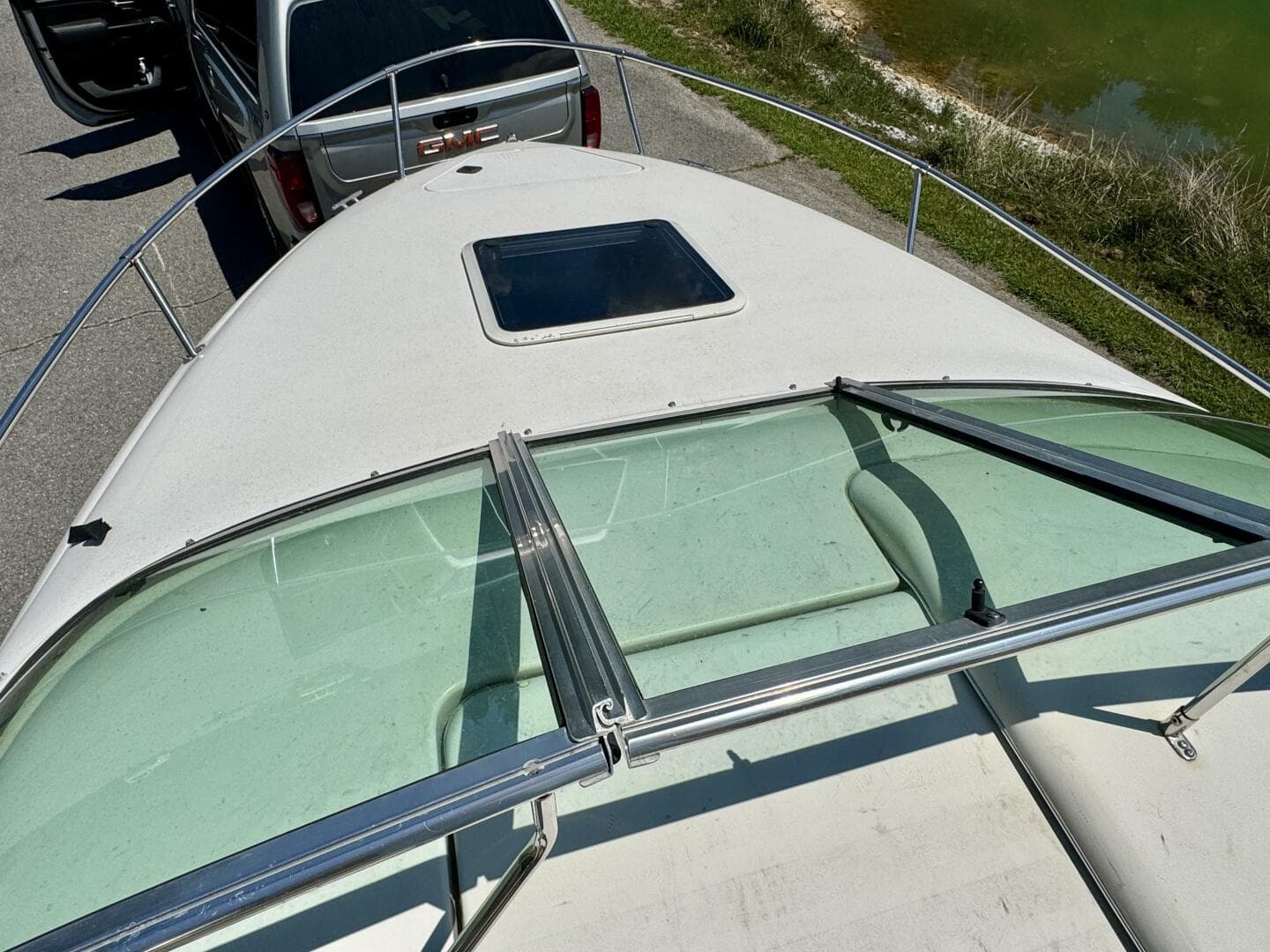 1999 Sea Ray 215 Express Cruiser