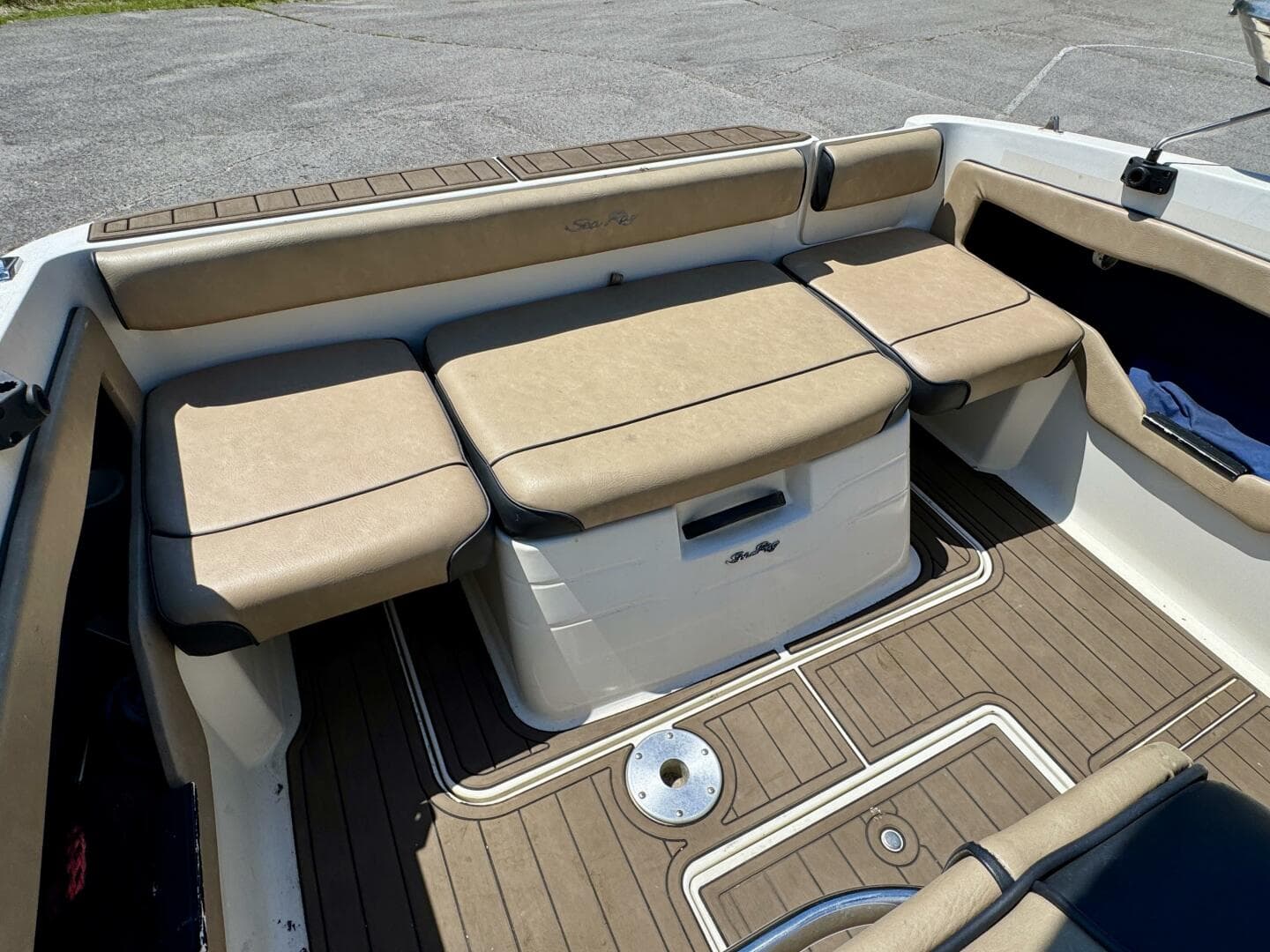 1999 Sea Ray 215 Express Cruiser