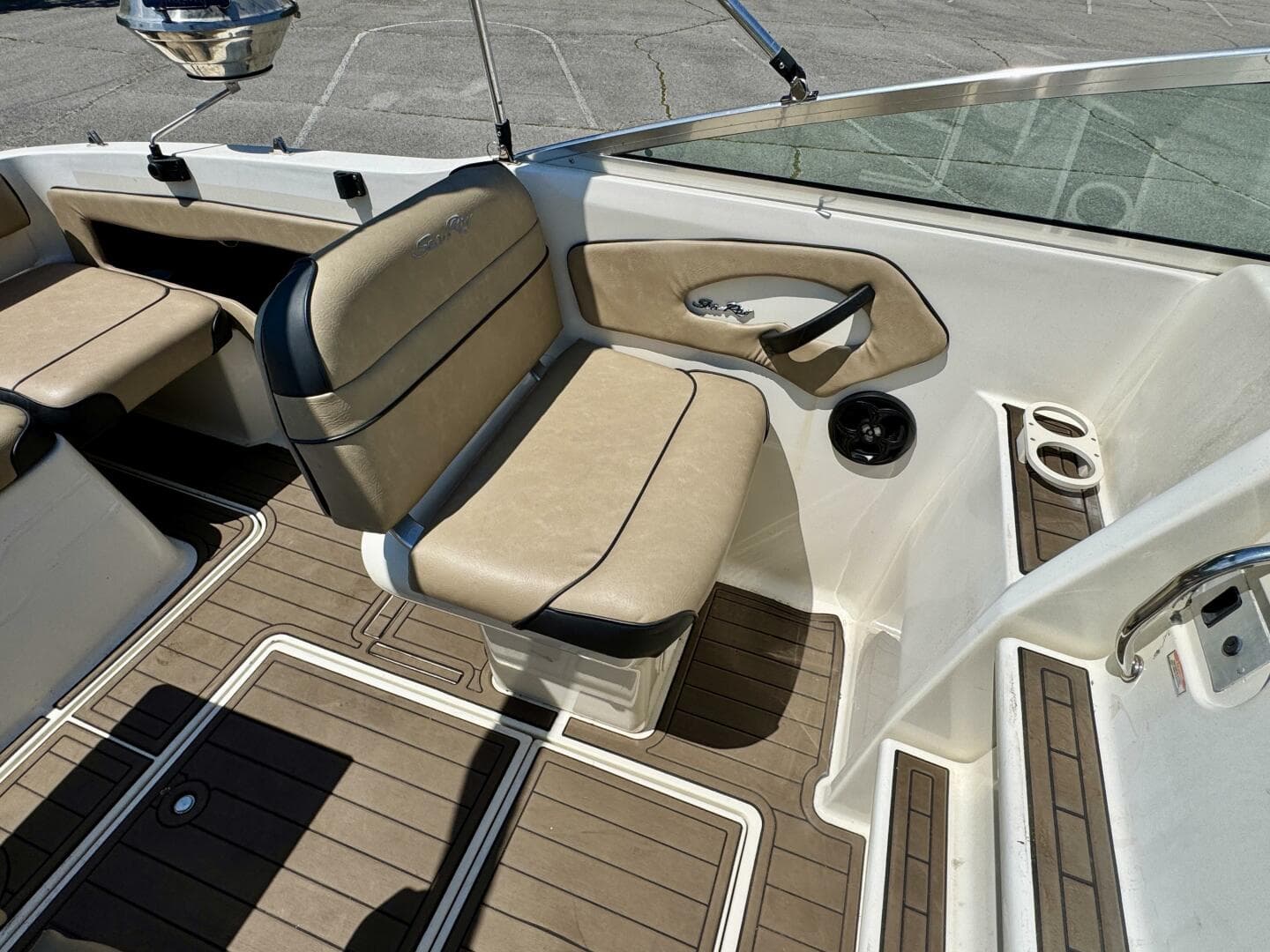 1999 Sea Ray 215 Express Cruiser