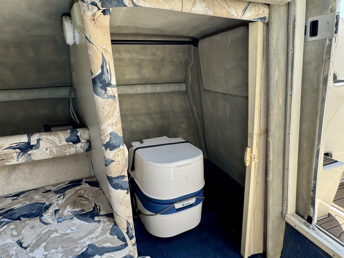 1999 Sea Ray 215 Express Cruiser