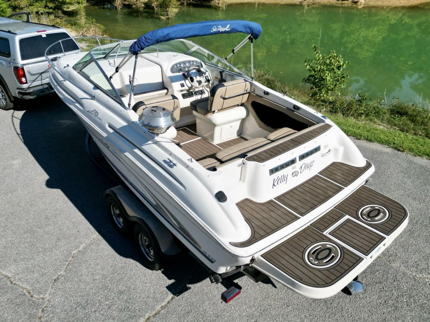 1999 Sea Ray 215 Express Cruiser