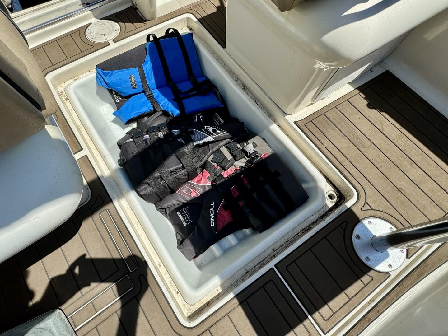 1999 Sea Ray 215 Express Cruiser