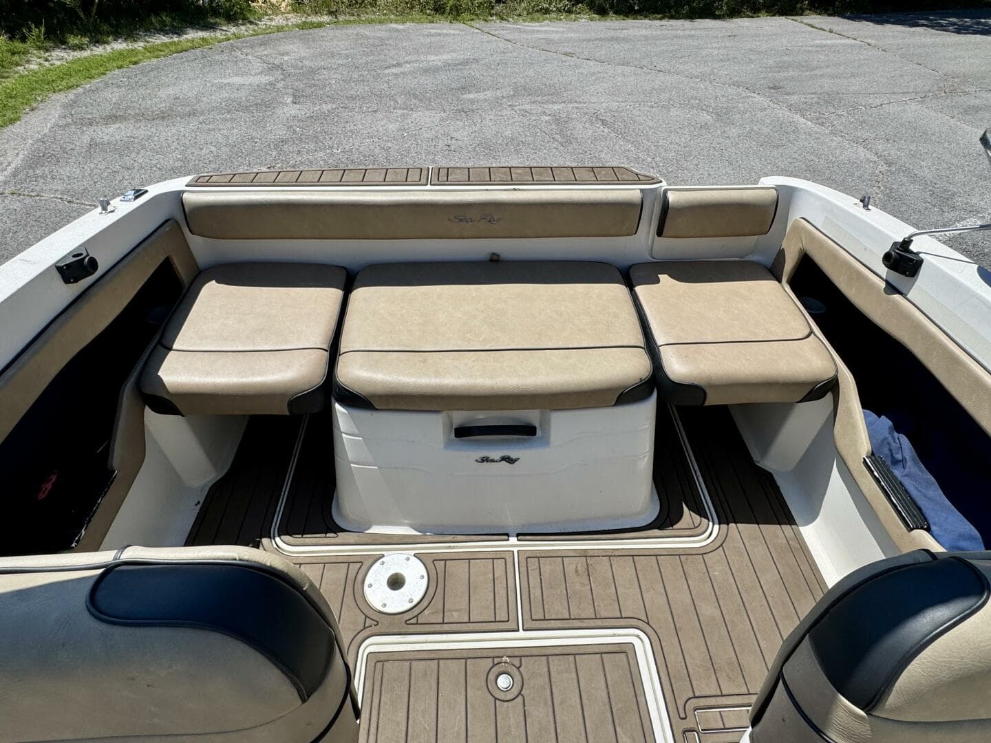 1999 Sea Ray 215 Express Cruiser