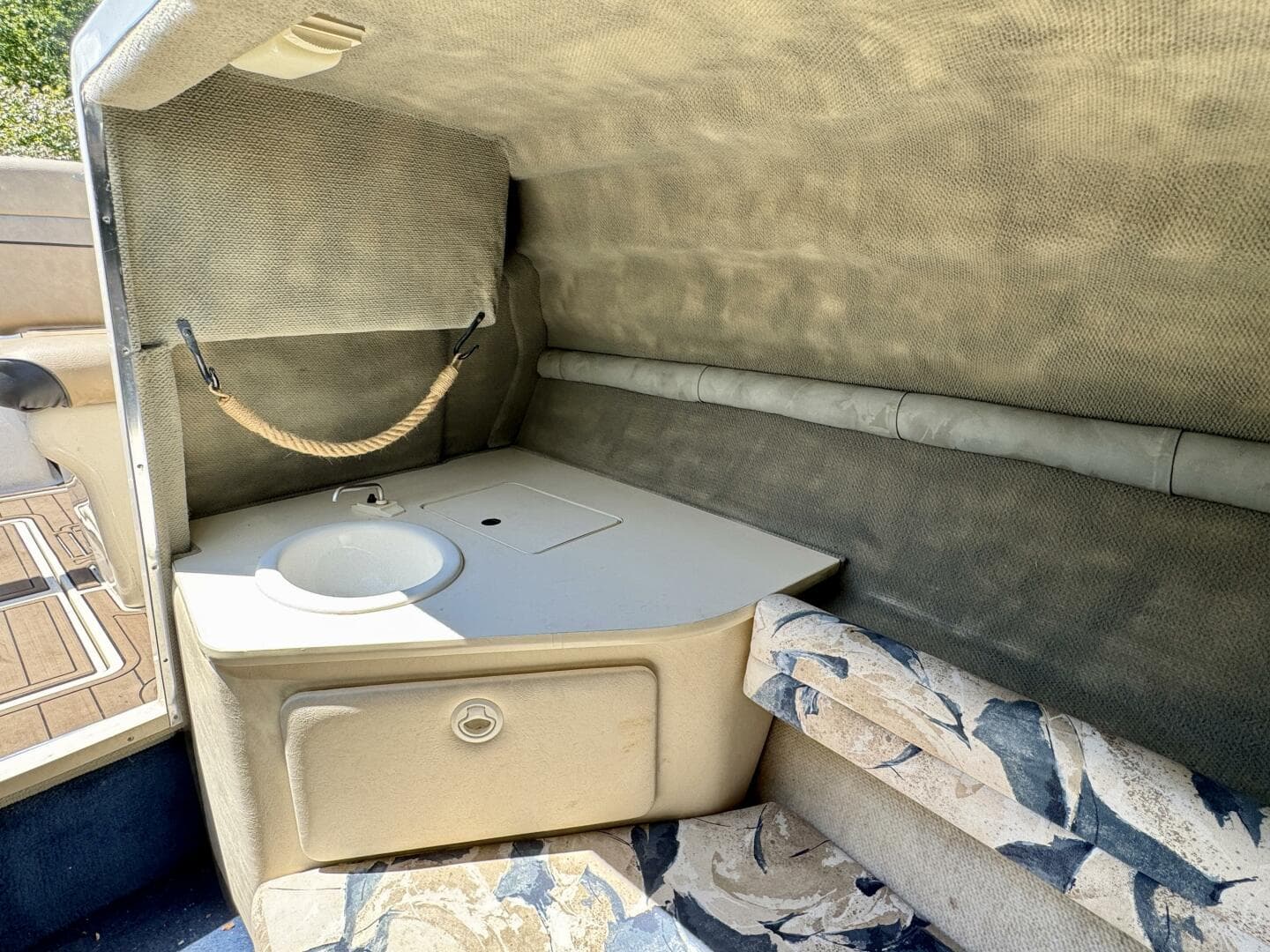 1999 Sea Ray 215 Express Cruiser