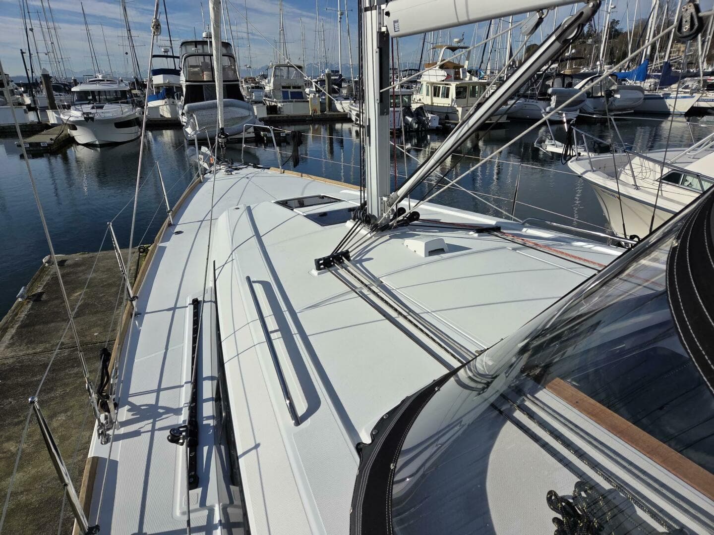 2022 Beneteau Oceanis 38.1 foredeck