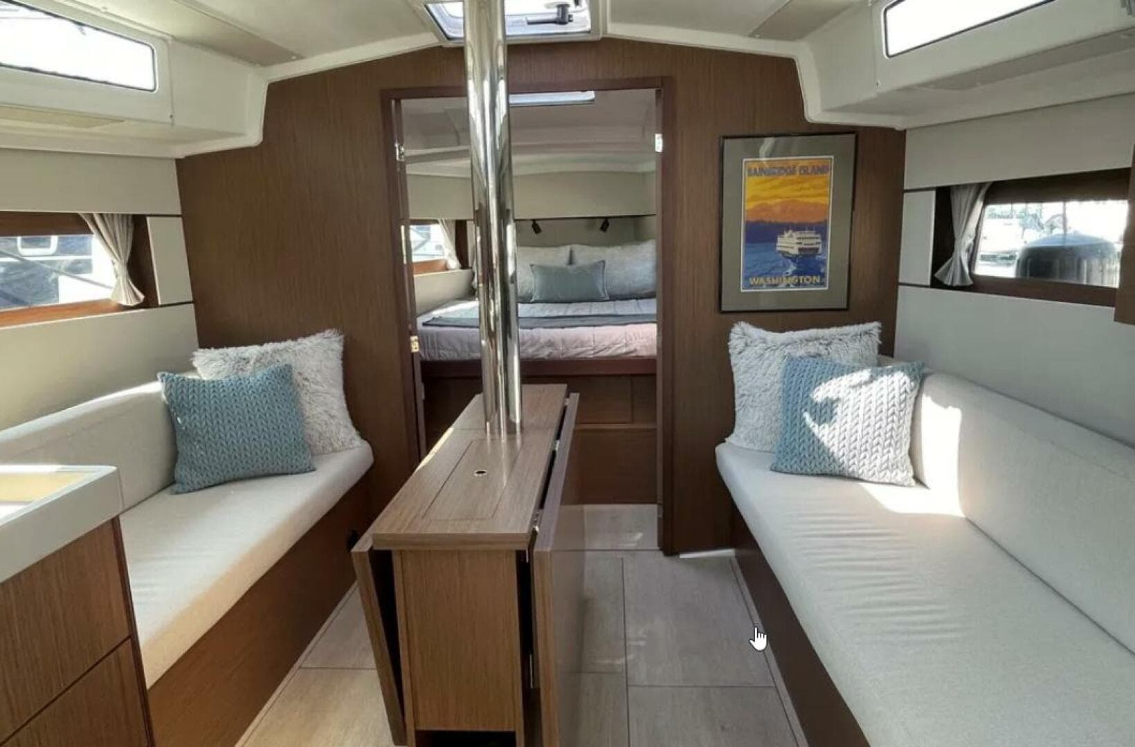 Light, bright, spacious salon