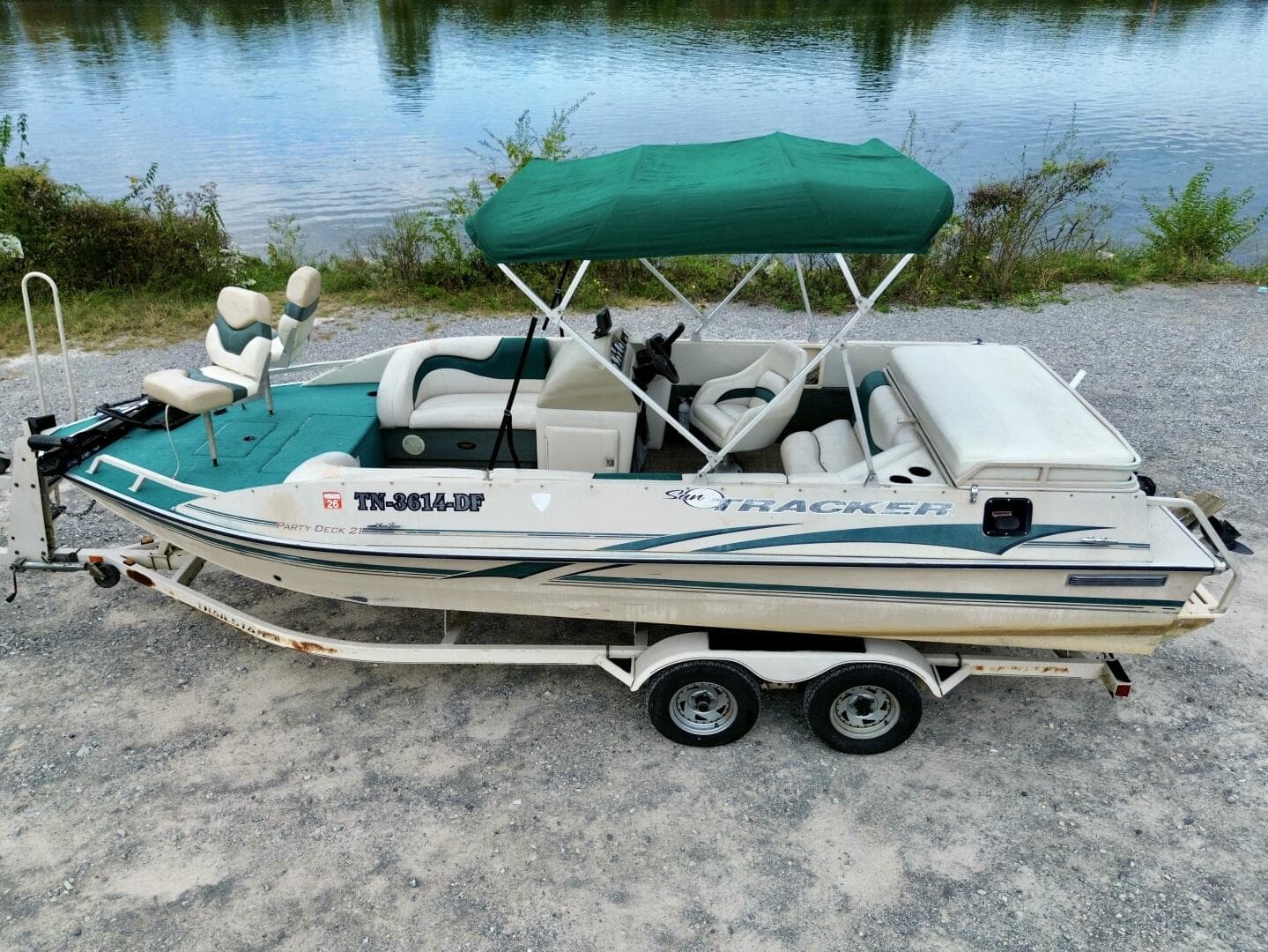 2002 Sun Tracker Party Deck 21