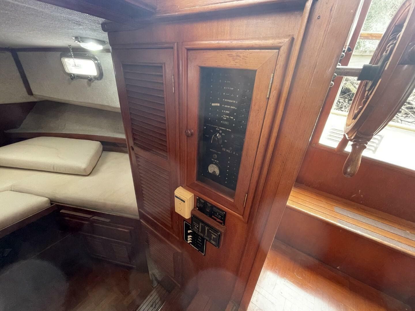 1991 Marine Trader 34 Double Cabin