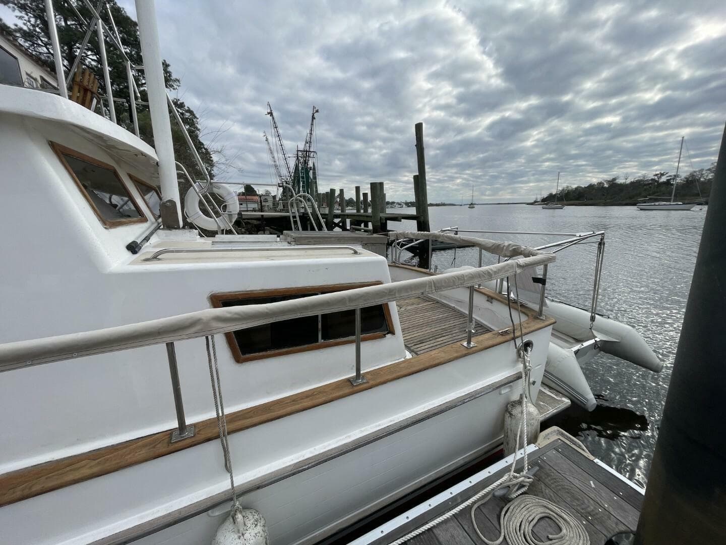 1991 Marine Trader 34 Double Cabin