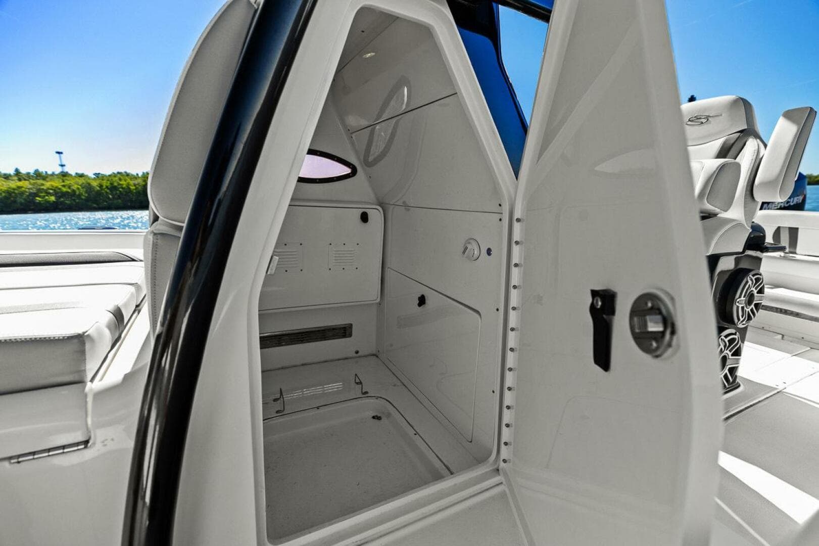 2021 ShearWater 270 SS Open Carolina