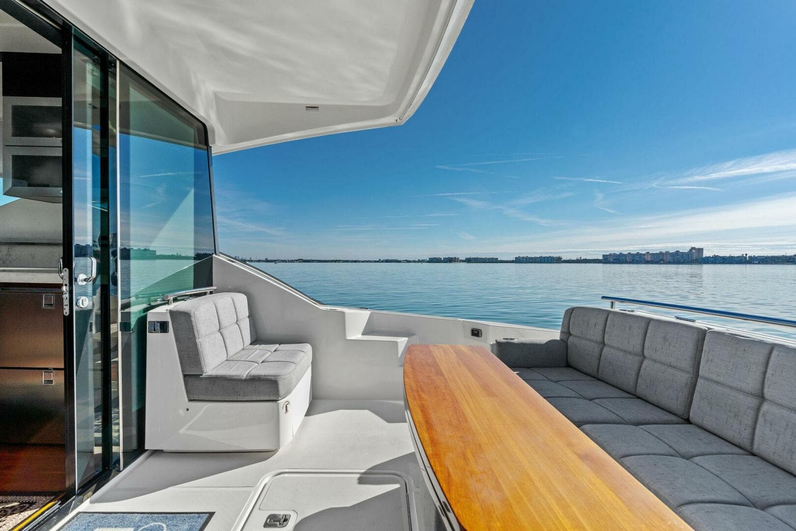 2016 Tiara Yachts 50 Flybridge