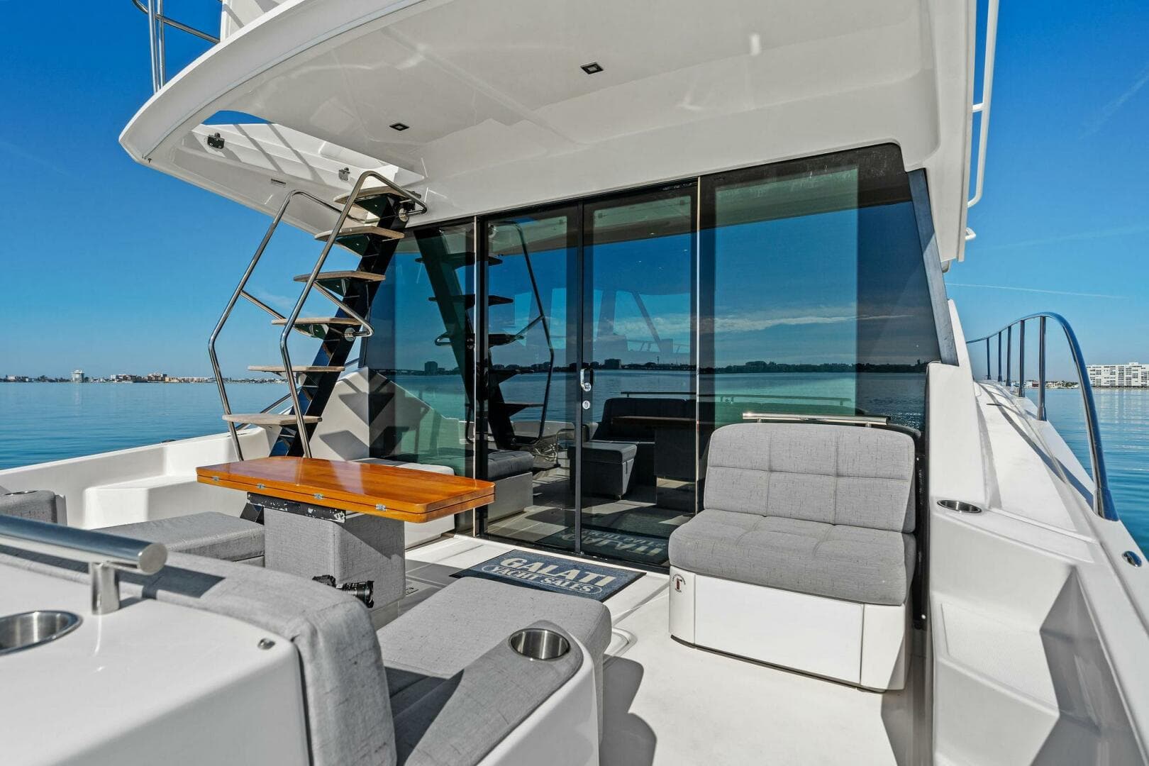 2016 Tiara Yachts 50 Flybridge