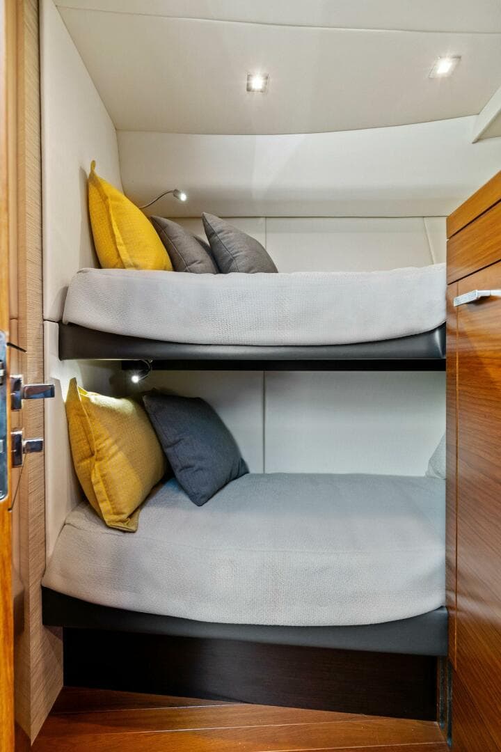 2016 Tiara Yachts 50 Flybridge - Stateroom