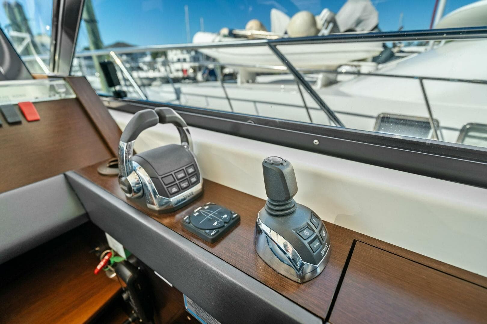 2016 Tiara Yachts 50 Flybridge - Helm/Electronics 