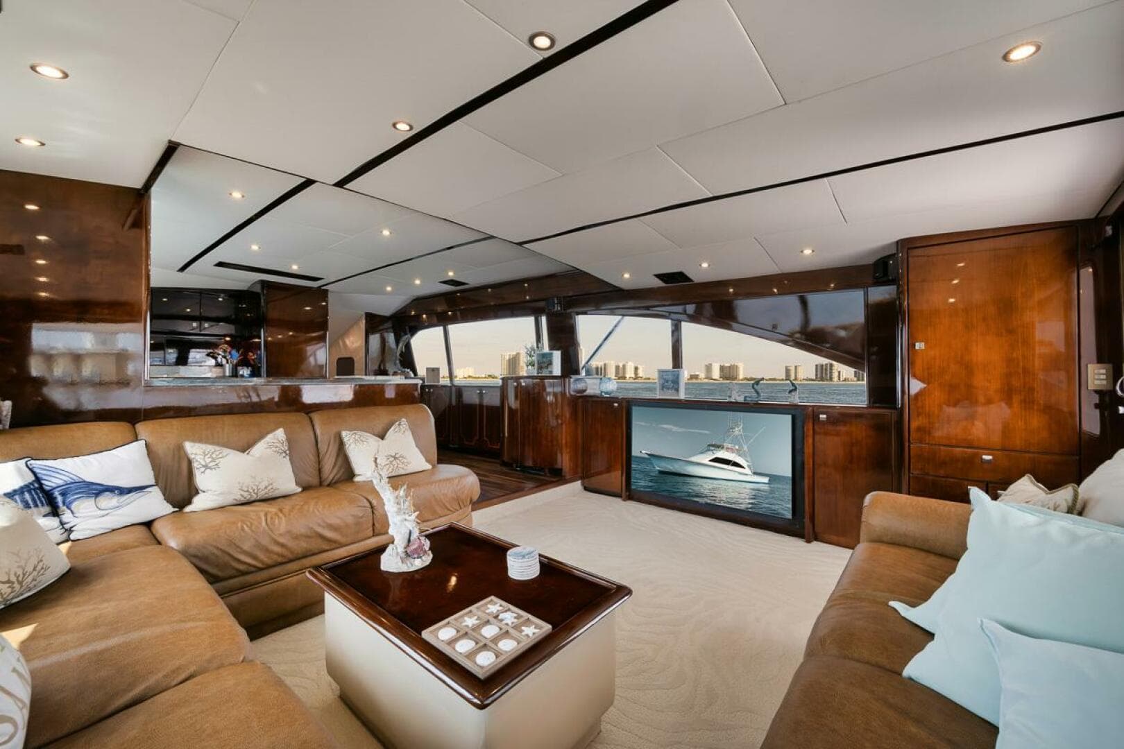 Ocean 73 UNCONQUERED - Salon