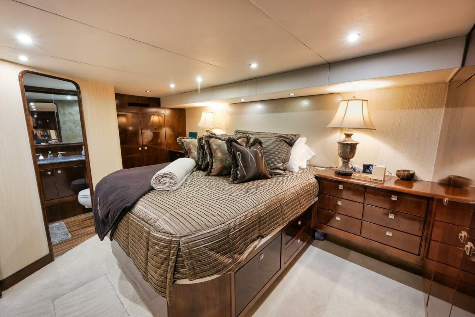 Ocean 73 UNCONQUERED - Master Stateroom