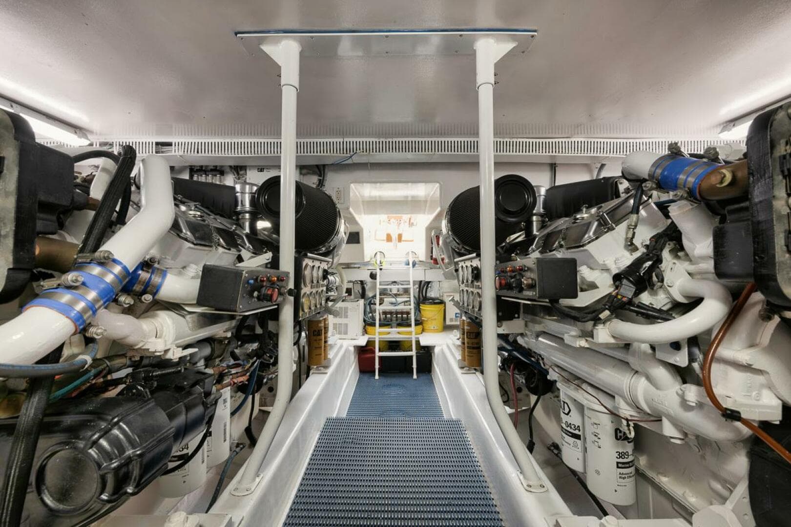 Ocean 73 UNCONQUERED - Engine Room