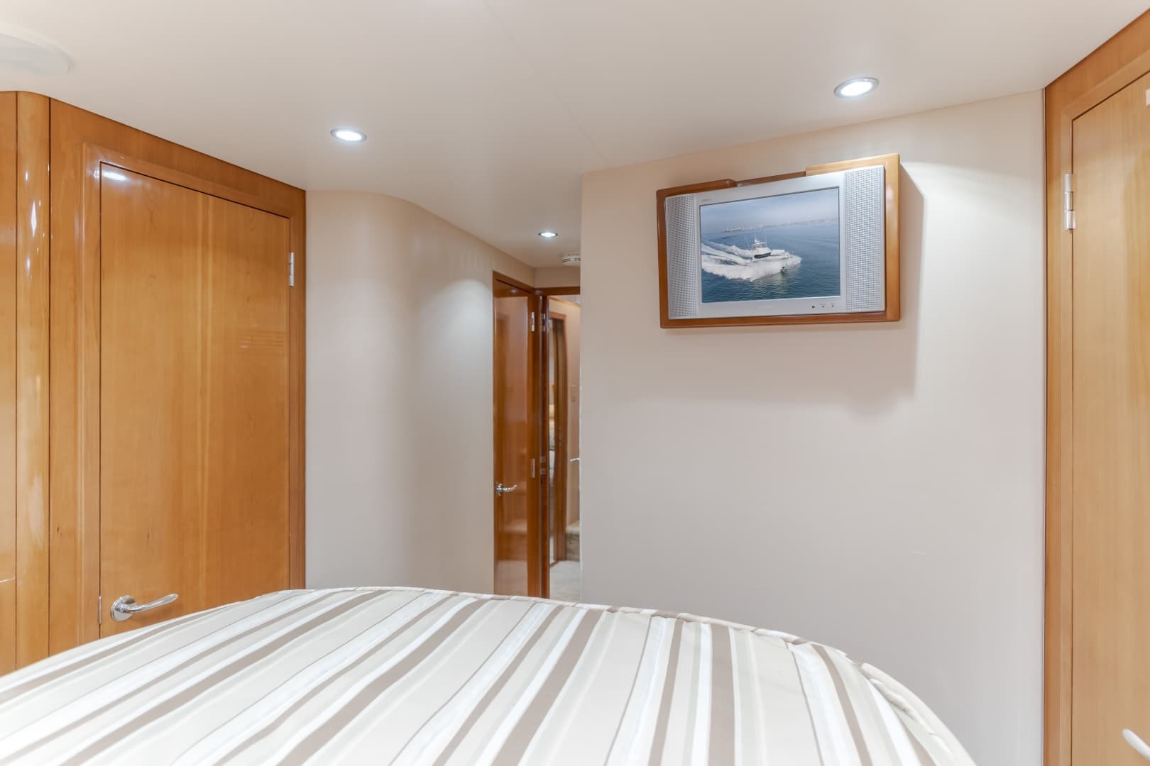 2003 Hatteras 54 Convertible - BRAINWAVE