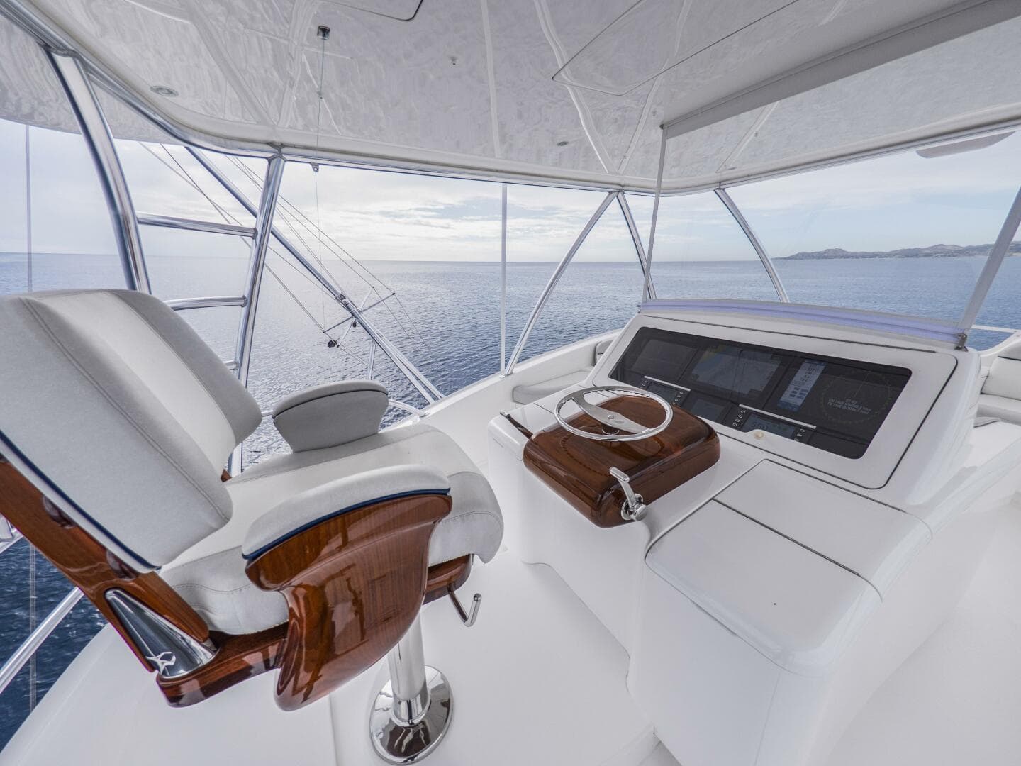 2021 Viking 92 Skybridge