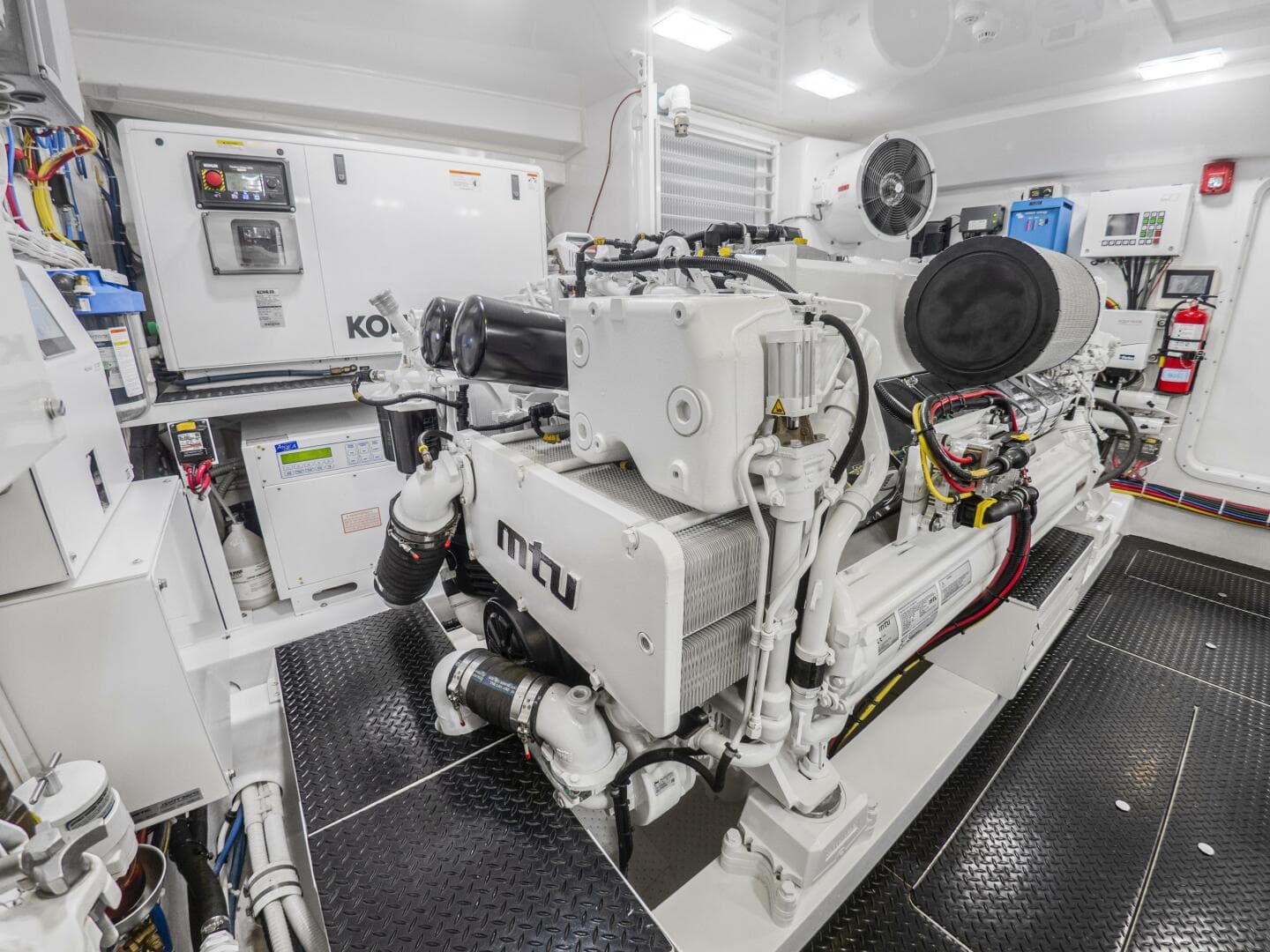 2021 Viking 92 Skybridge