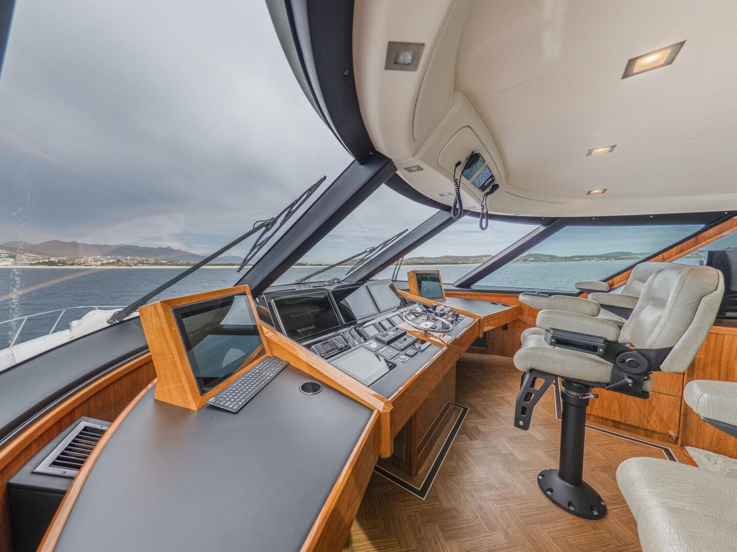 2021 Viking 92 Skybridge