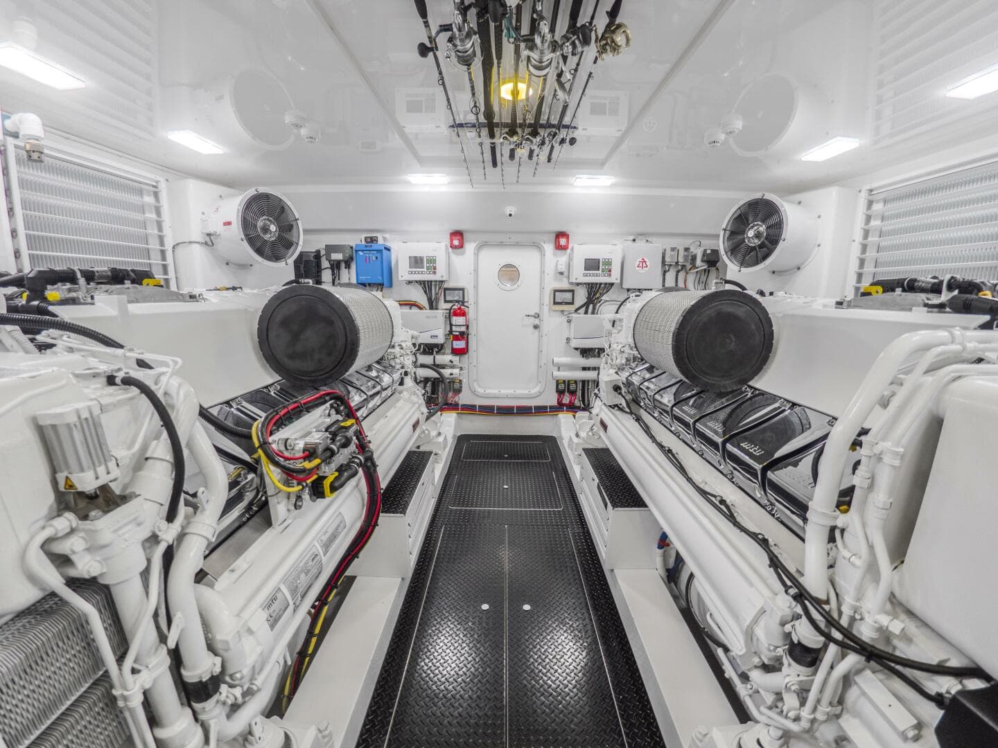 2021 Viking 92 Skybridge