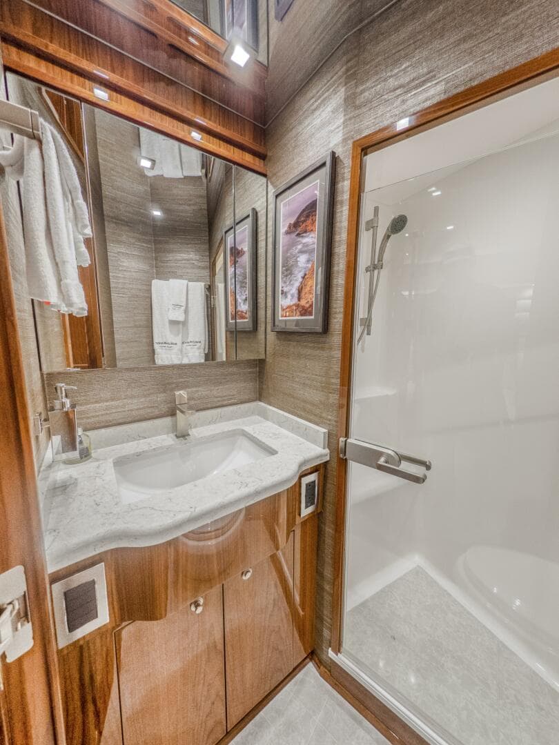 2021 Viking 92 Skybridge