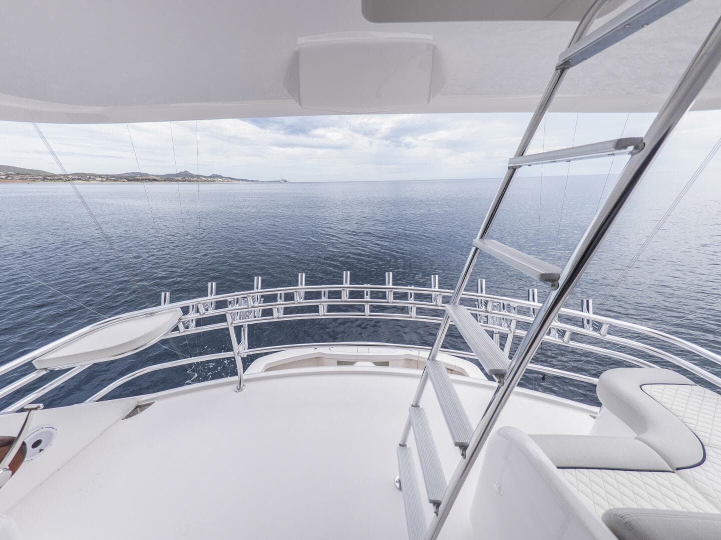 2021 Viking 92 Skybridge