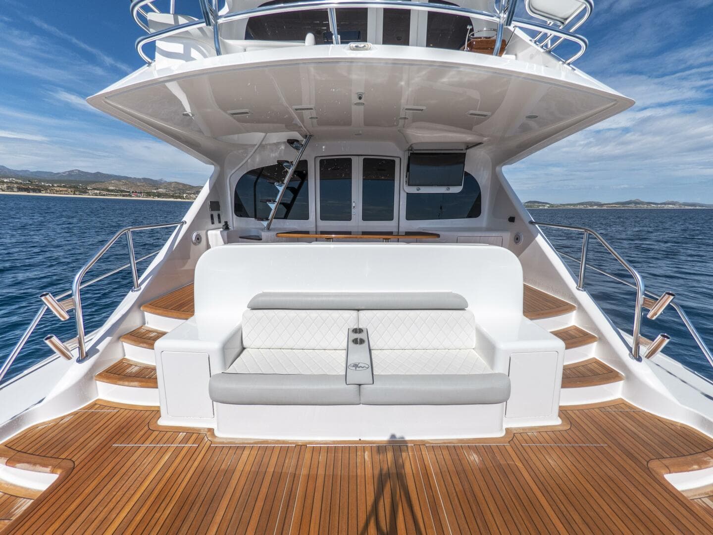 2021 Viking 92 Skybridge