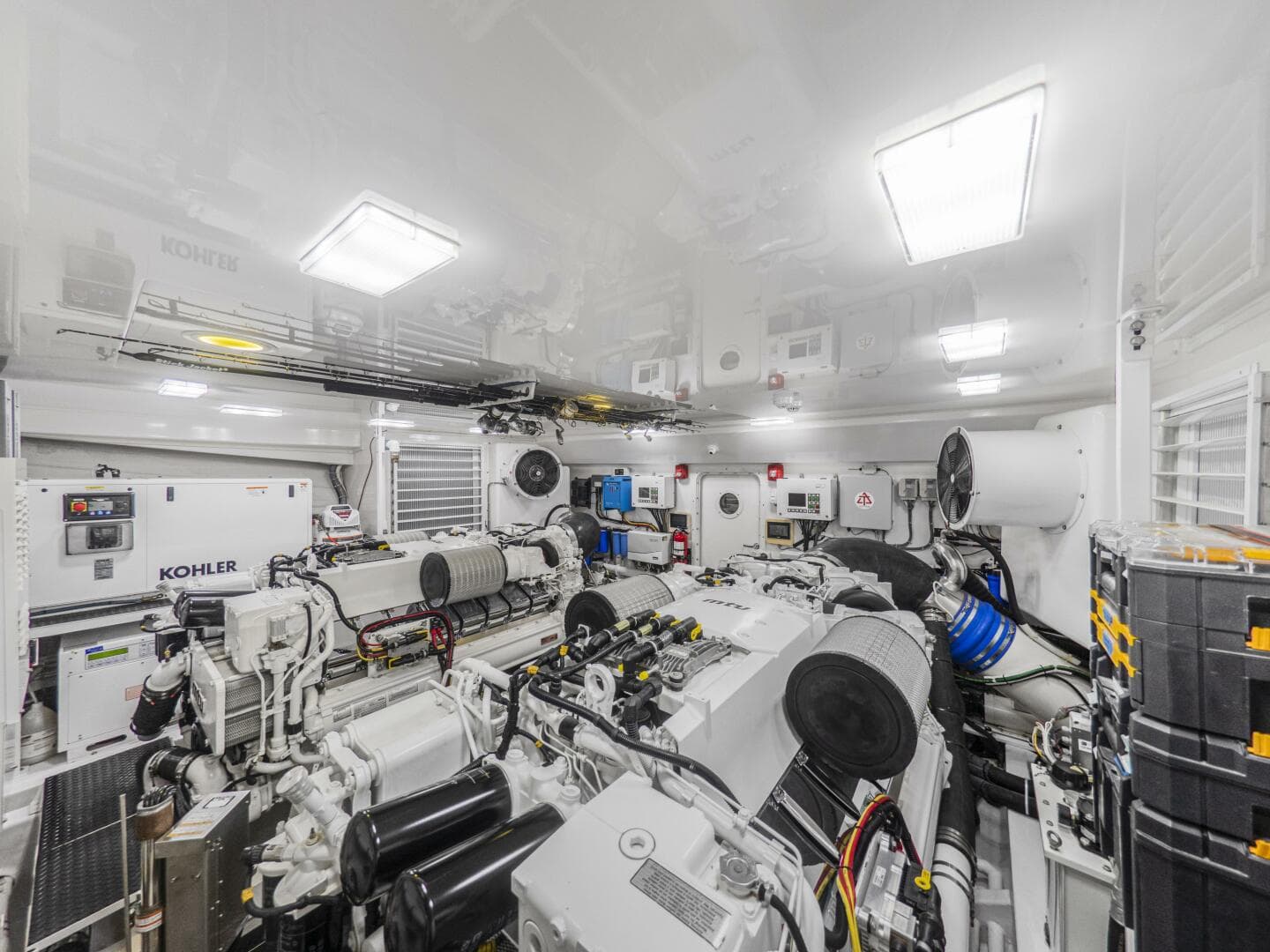 2021 Viking 92 Skybridge