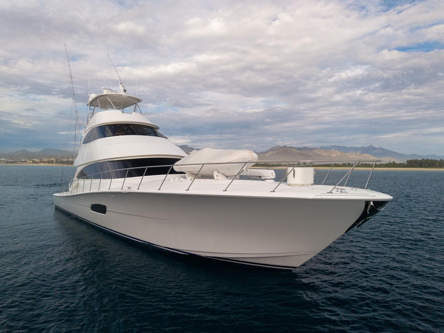 2021 Viking 92 Skybridge