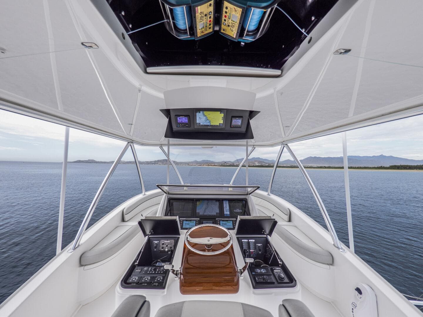 2021 Viking 92 Skybridge