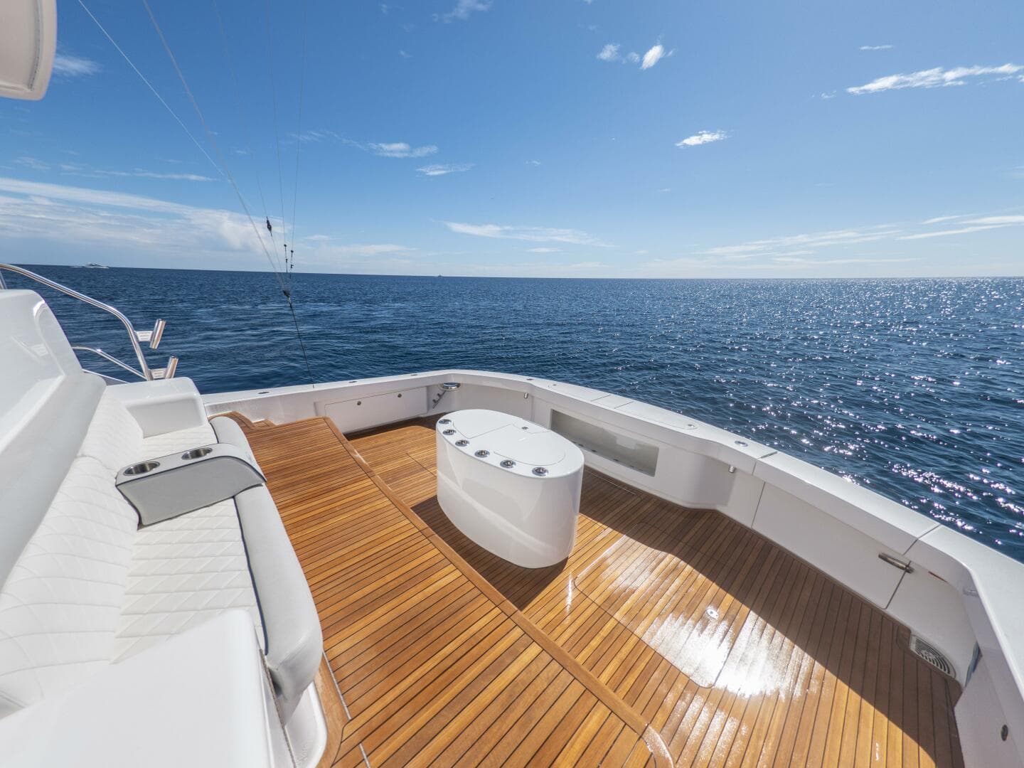 2021 Viking 92 Skybridge