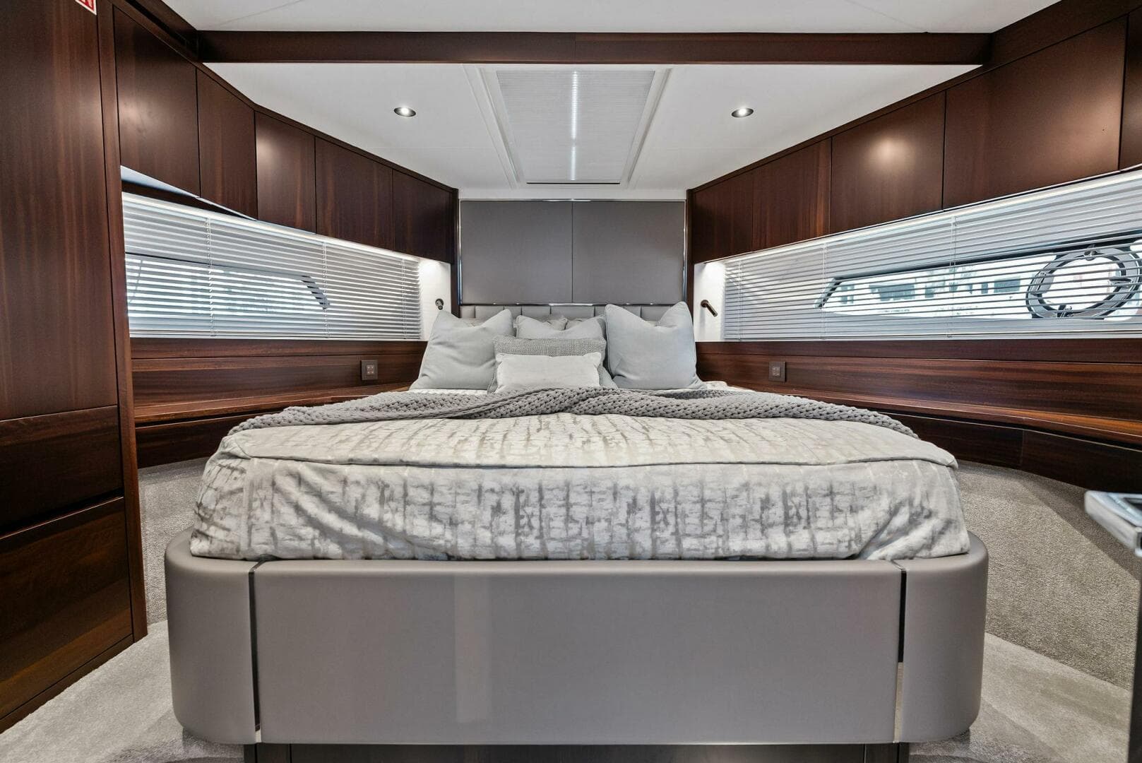 2025 Sunseeker 55 Manhattan