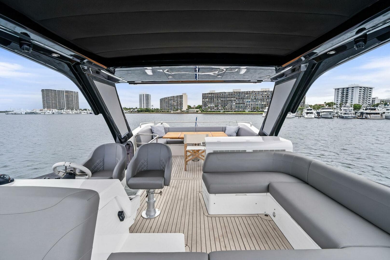 2025 Sunseeker 55 Manhattan