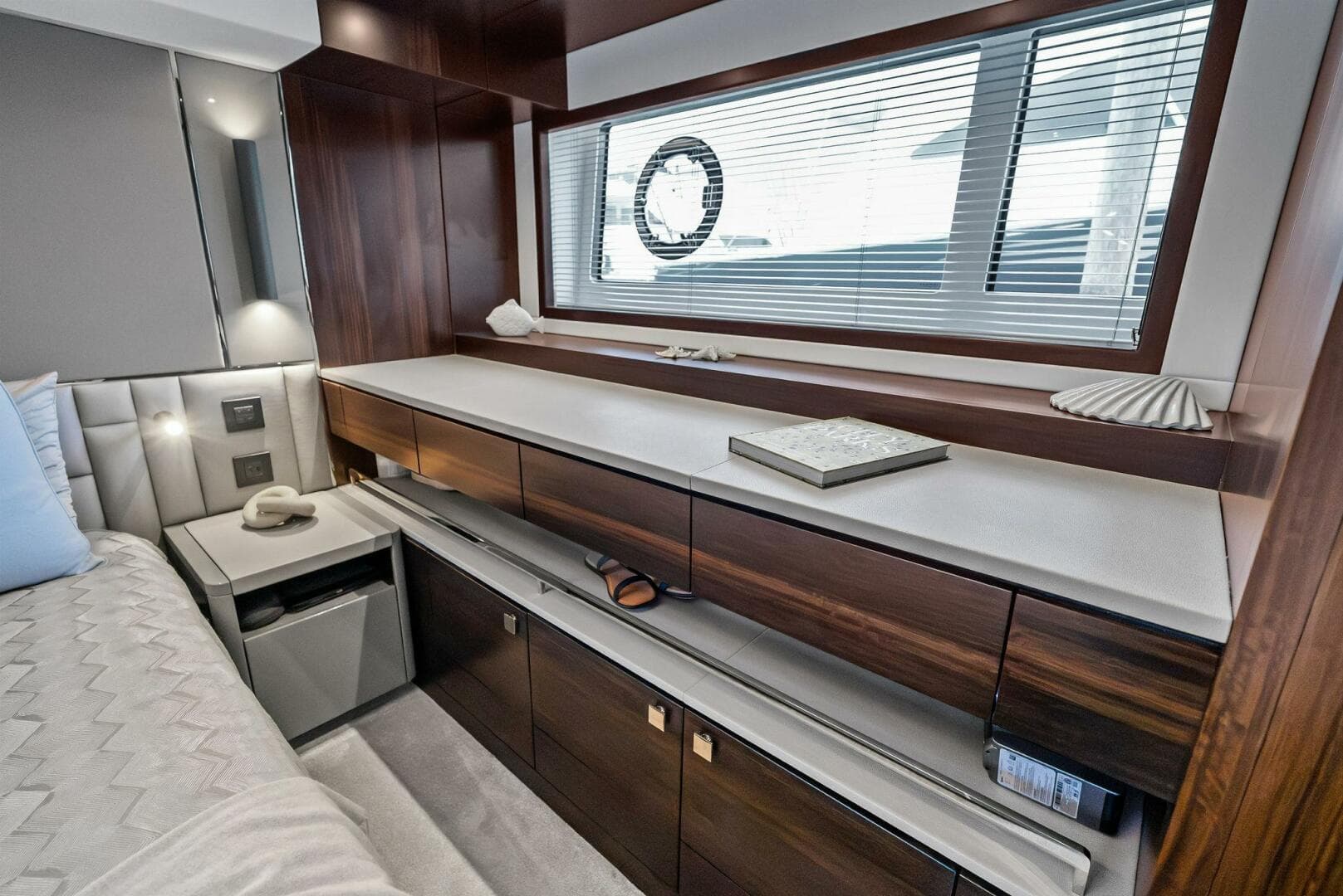 2025 Sunseeker 55 Manhattan