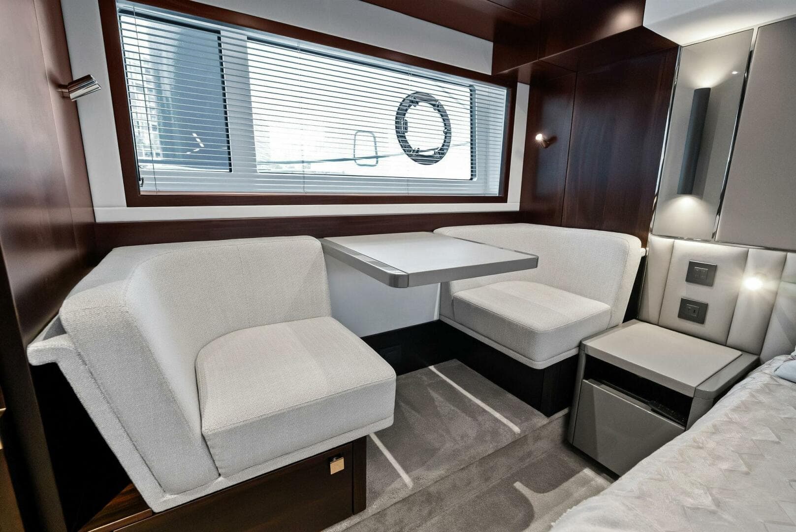 2025 Sunseeker 55 Manhattan