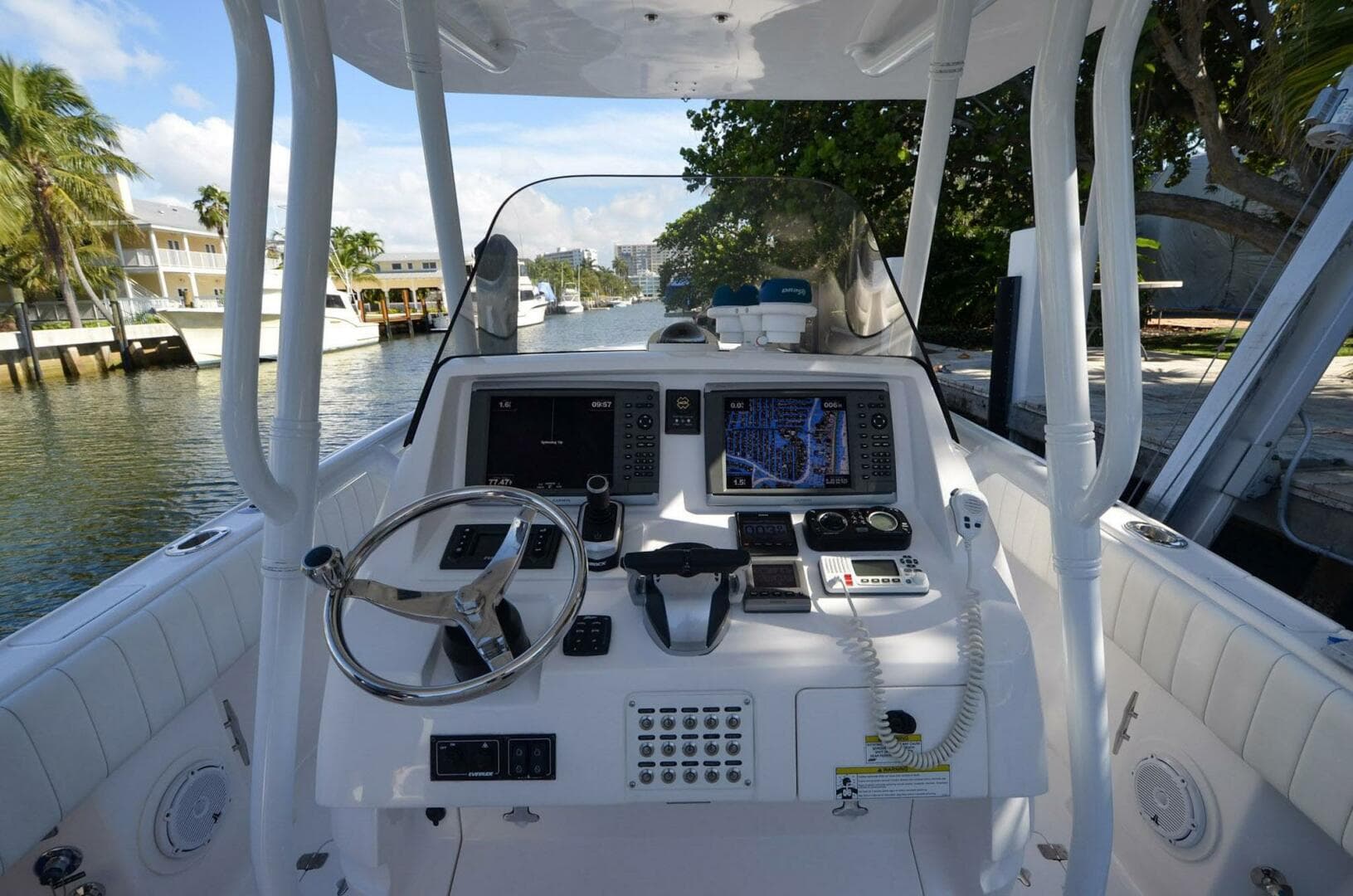 2013 Intrepid 300 Center Console