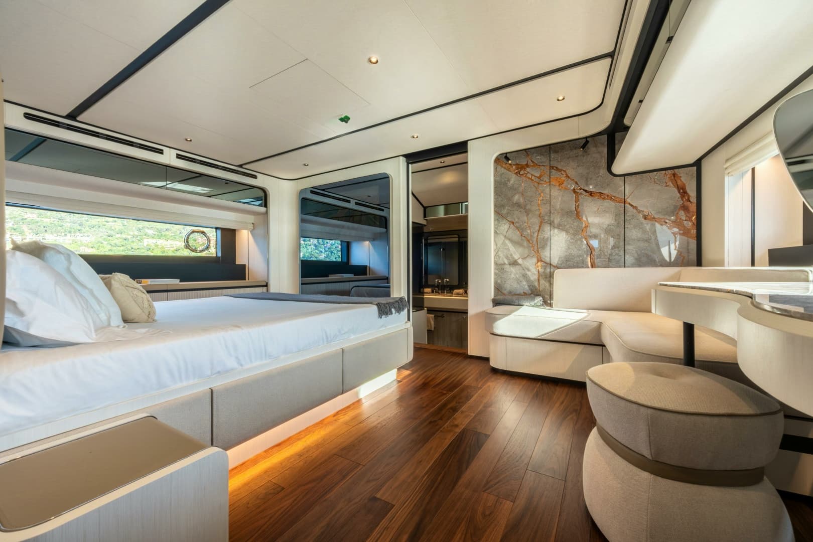 2025 Ferretti Yachts Ferretti 940